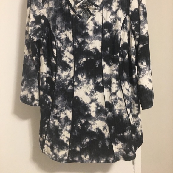 Top - Picture 2 of 2